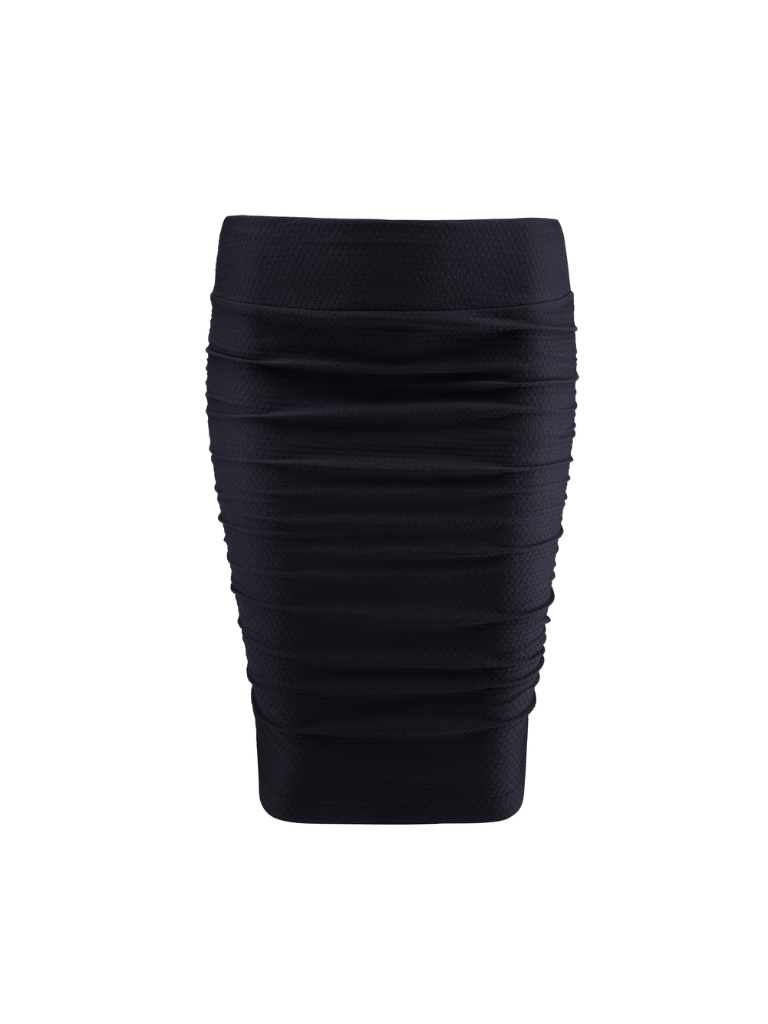 Uniwersalna spódnica tuba, w czarnym eleganckim, niespierającym się kolorze. Krój modelujący sylwetkę, wyszczuplający pas i boczne marszczenia