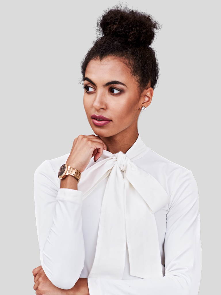 Elegancka, biznesowa, biała bluzka wykonana z mięsistego dobrego materiału, z długim rękawem i wiązaniem przy szyi