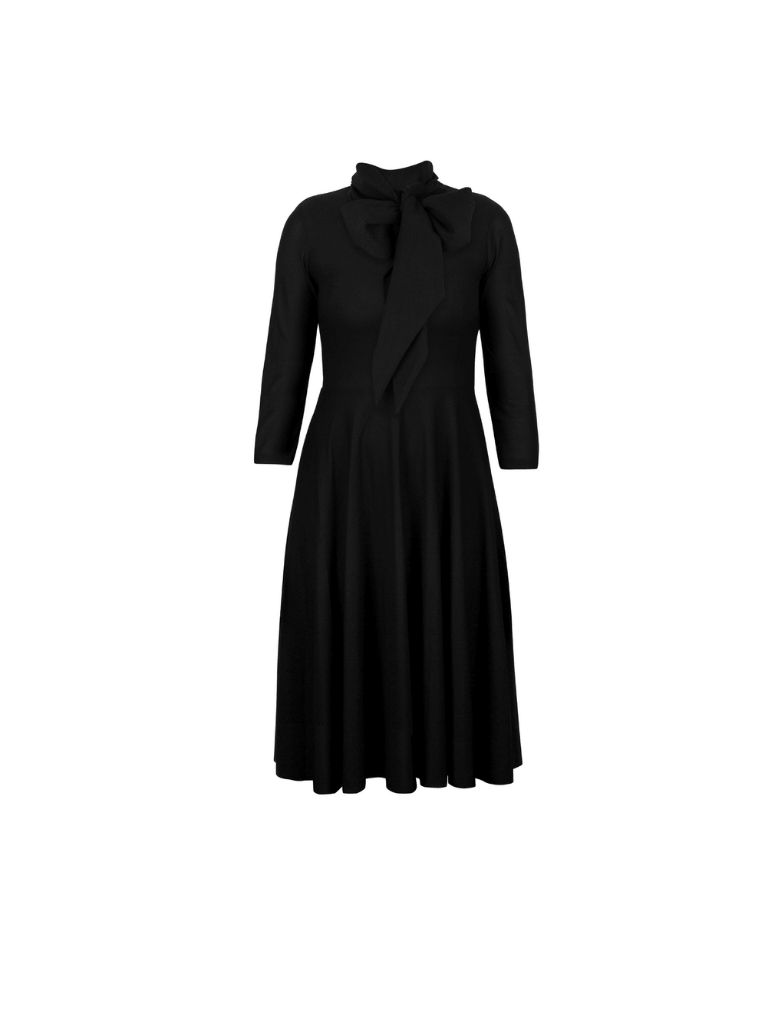 Uniwersalna czarna sukienka, stylowa do biura, jak i minimalistyczna na okazje