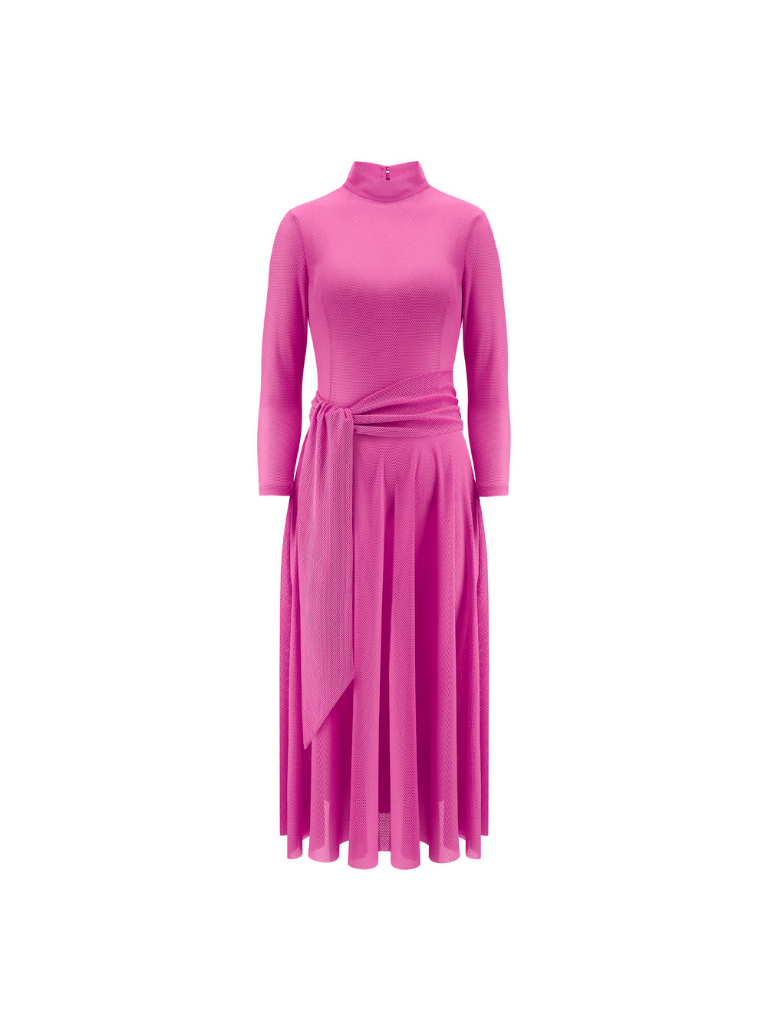 Różowa sukienka biznesowa, łatwa i efektowna stylizacja w minimalistycznym stylu